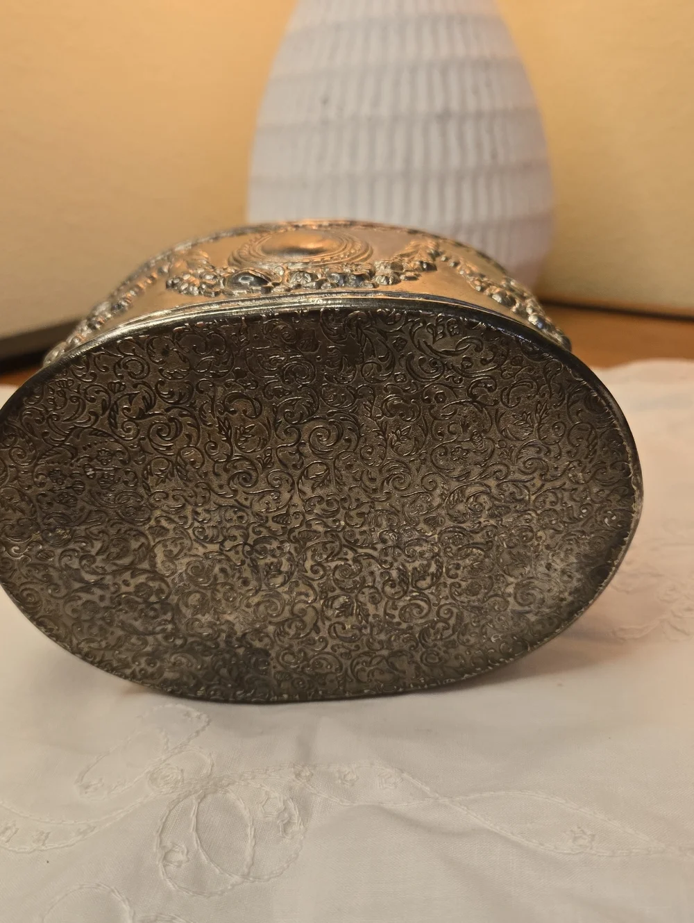 Antique-Style Decorative Trinket Box in Aged Silver Plated Oval Jewelry Box - Picture 7 of 10